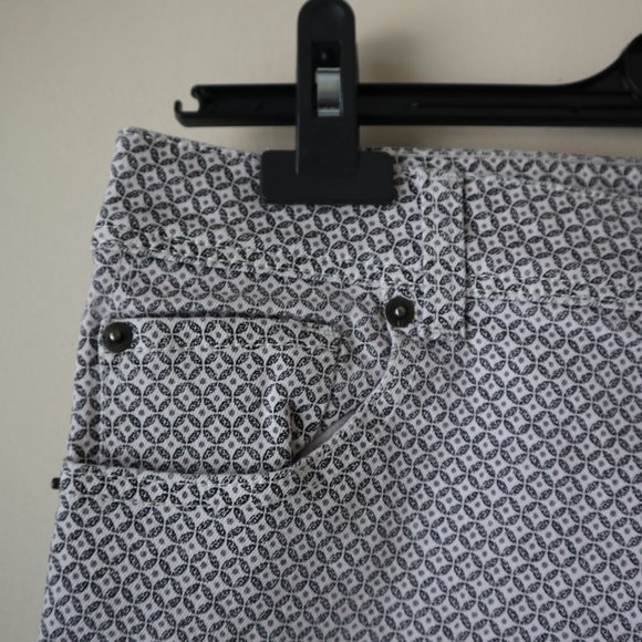 Cotton On Shorts - Picture 2 of 5